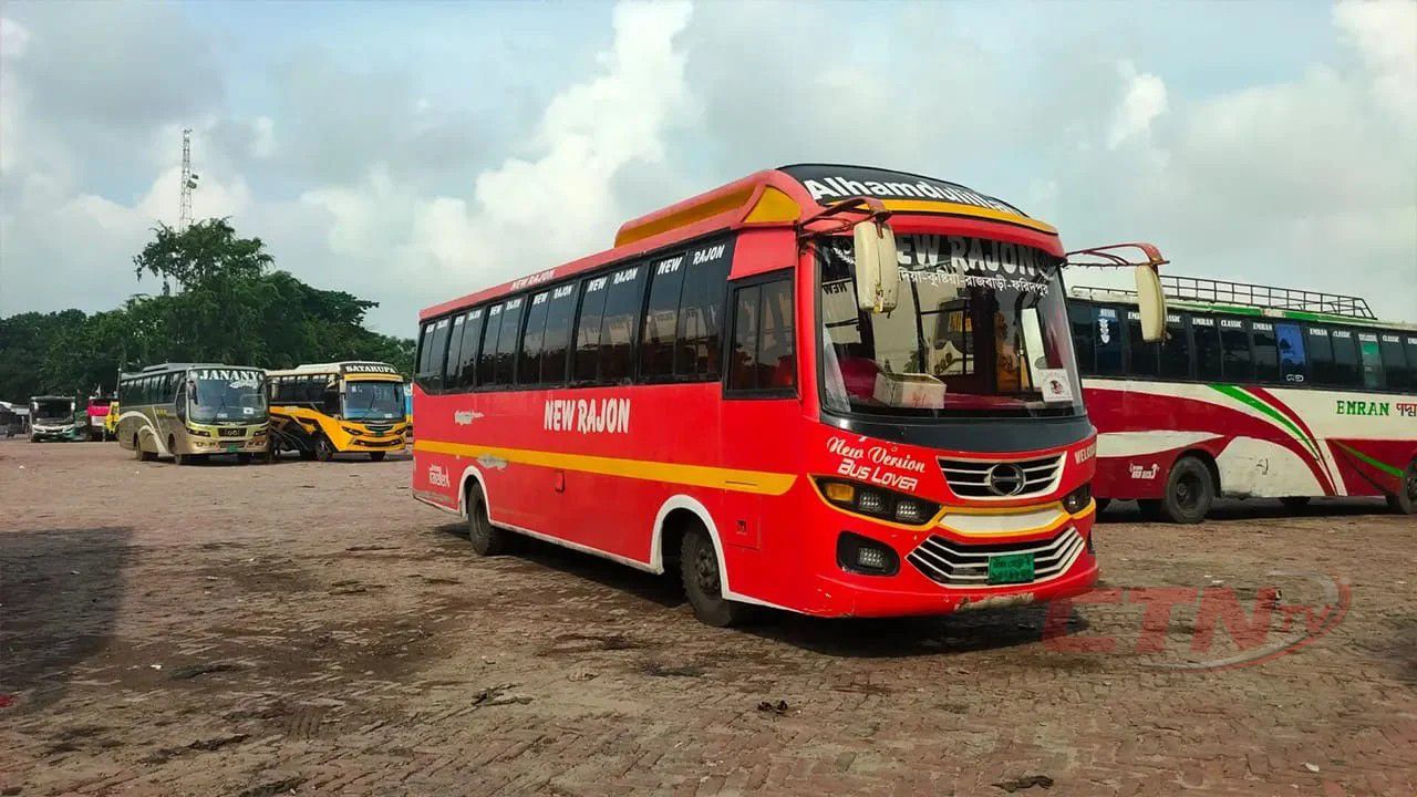 সাড়ে ৪৪ ঘণ্টা পর রাজবাড়ী-ফরিদপুর রুটে বাস চলাচল স্বাভাবিক