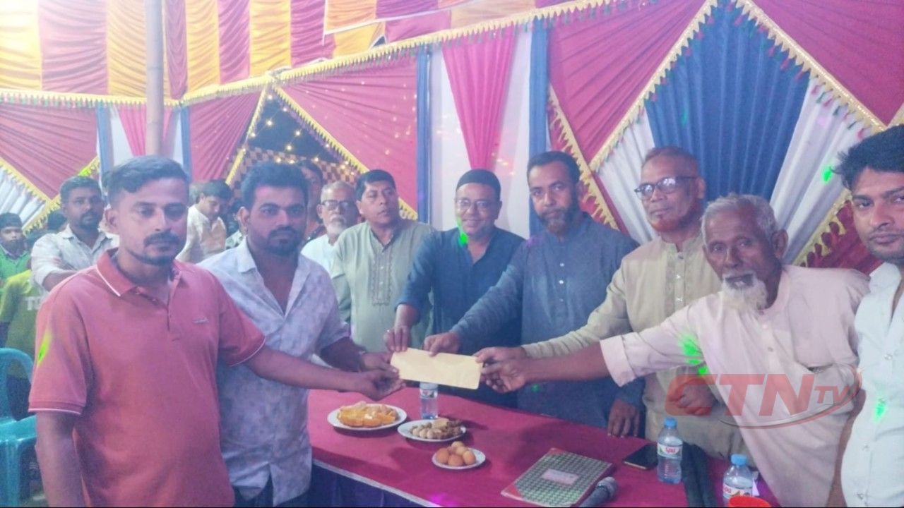 নারায়ণপুরে ৮ পূজামণ্ডপ পরিদর্শন, আয়োজকদের আর্থিক সহায়তা দিলেন লাল মিয়া